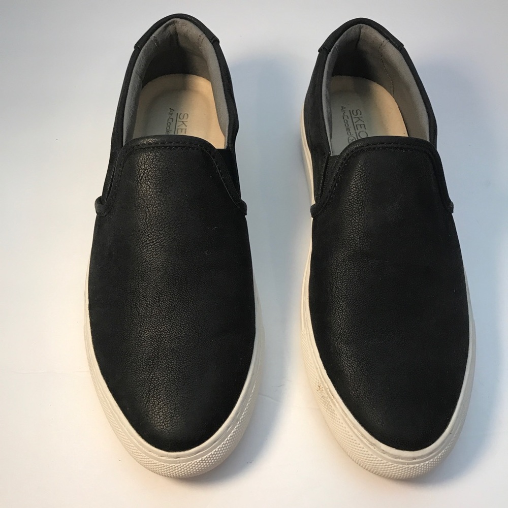 Black Skechers Loafers / Flats